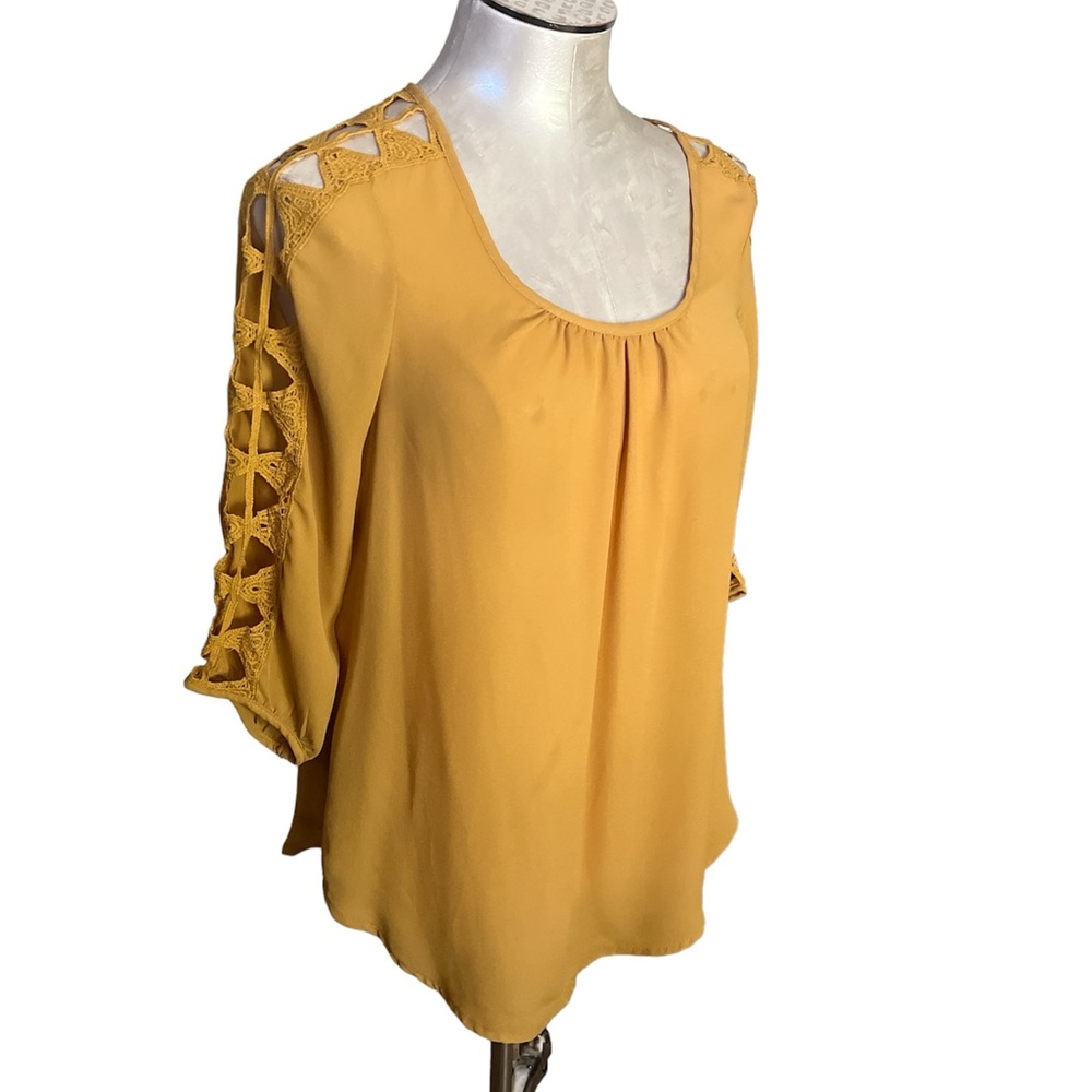 Unique Spectrum Women’s yellow mustard blouse with lace at sleeves size Small